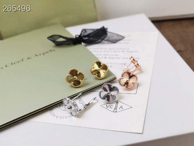 [Regalia jewelry]CLOVER MEDIUM STUD EARRINGS