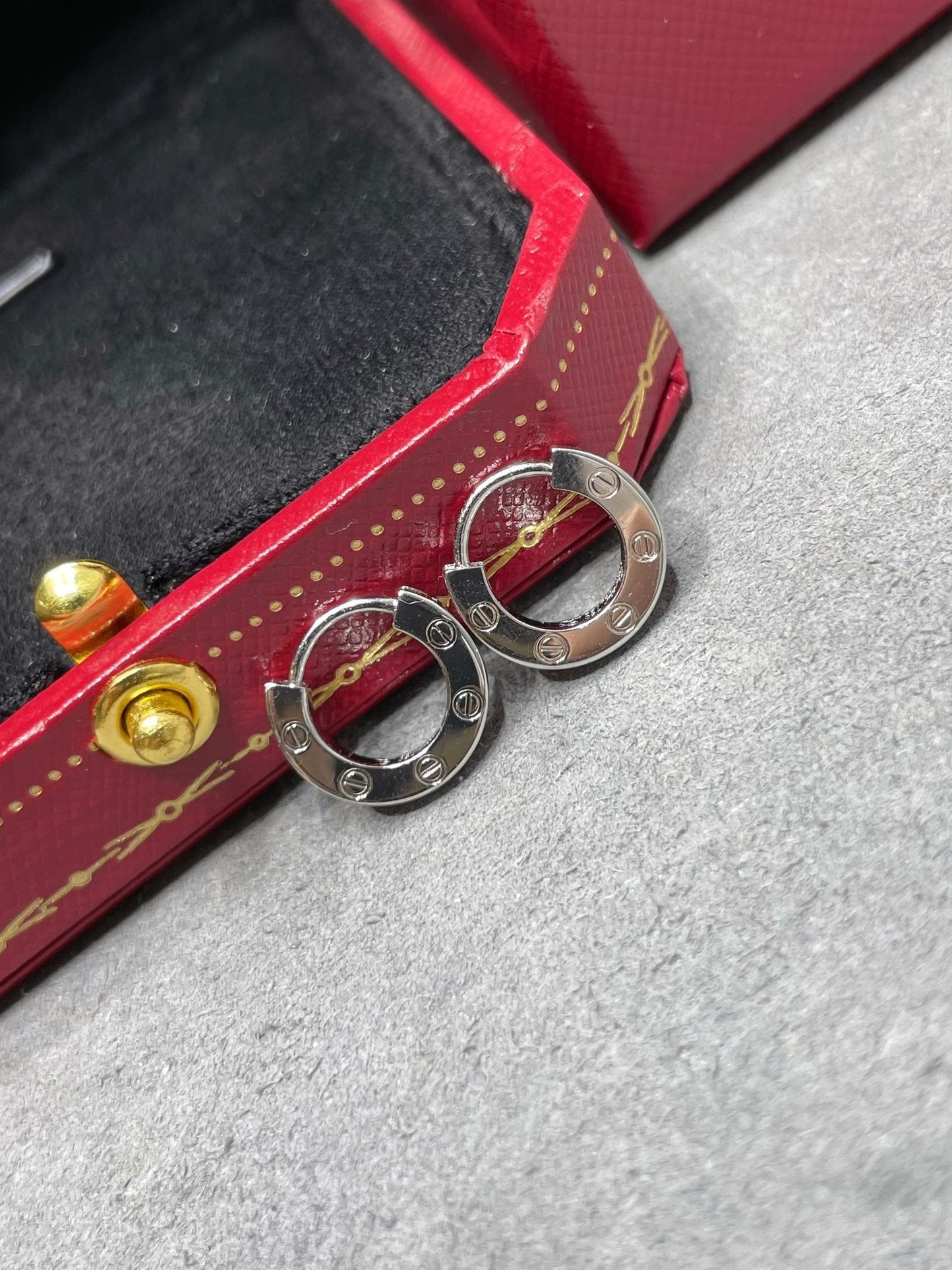 [Regalia jewelry]LOVE MINI EARRINGS