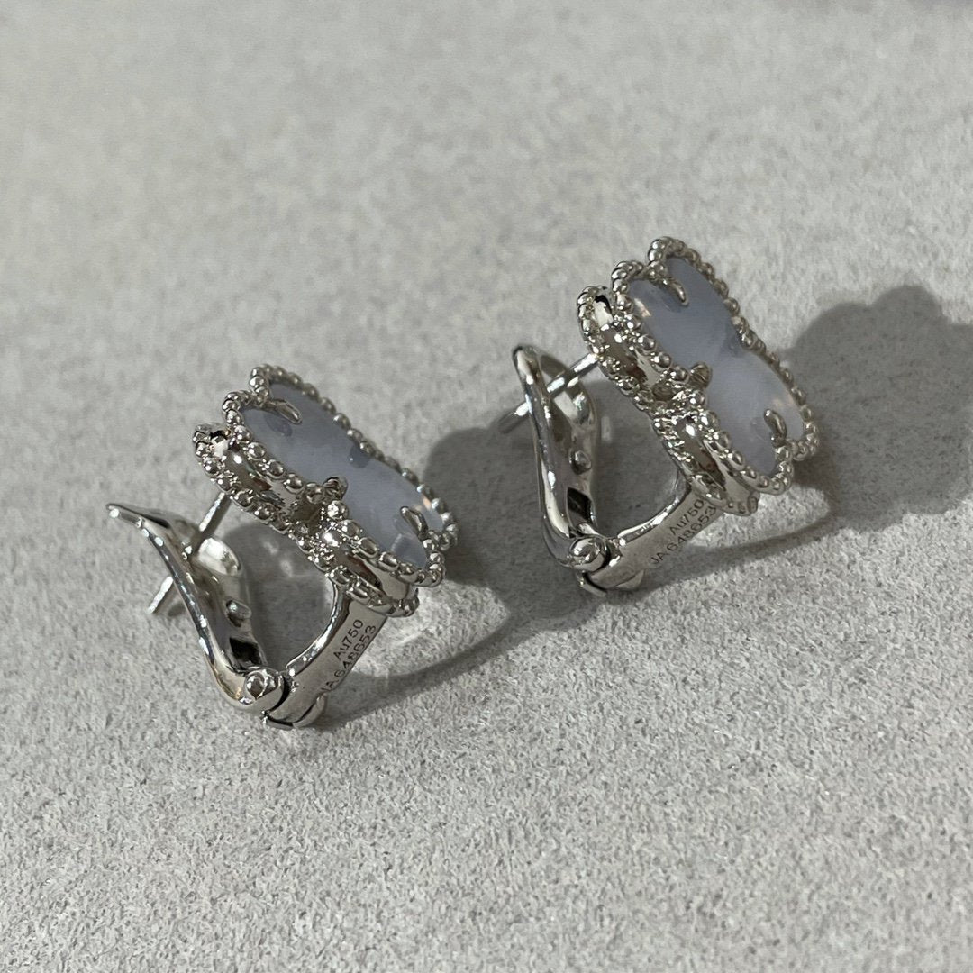 [Regalia jewelry]CLOVER CHALCEDONY SILVER STUD EARRINGS