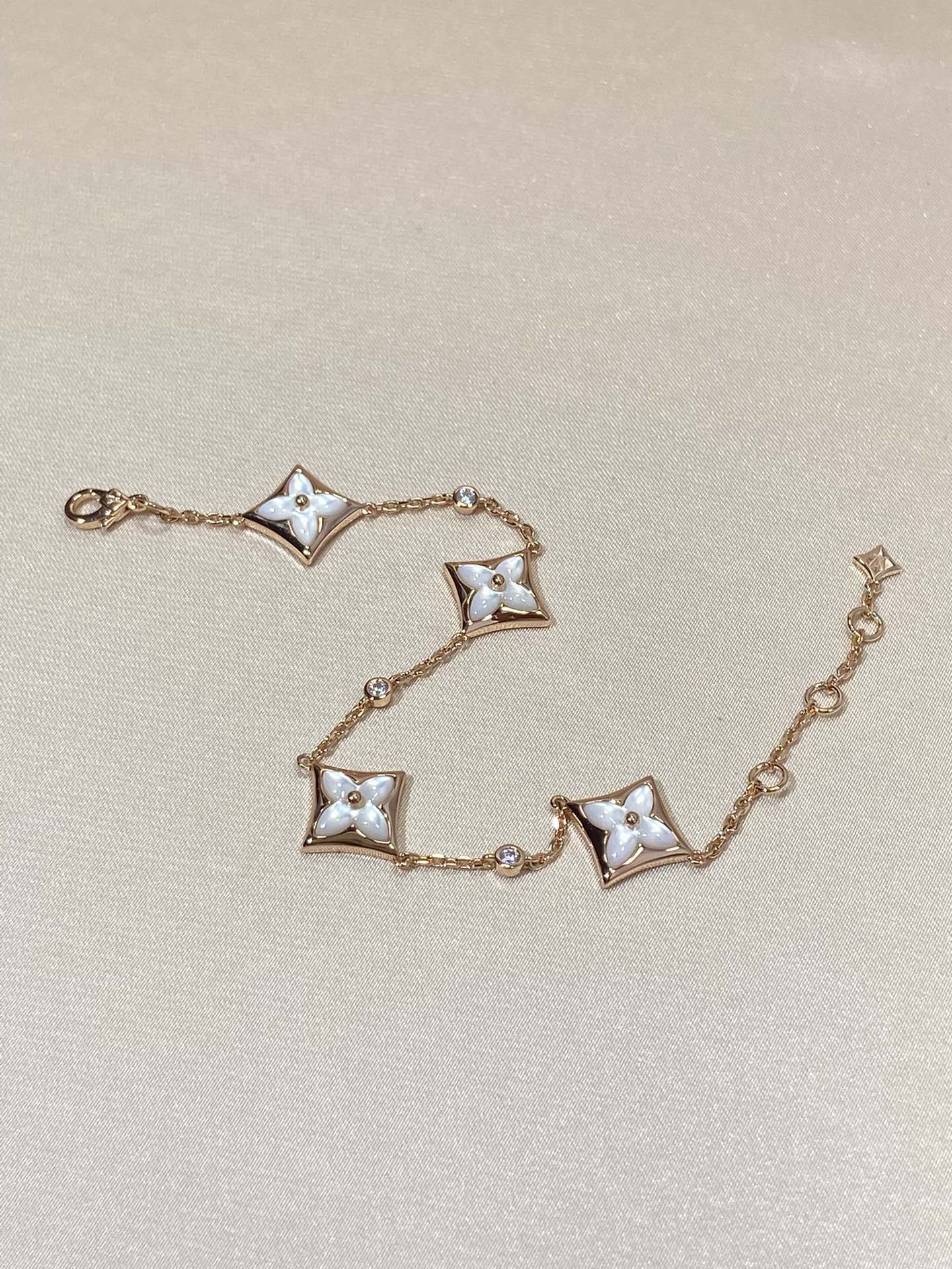 [Regalia jewelry]STAR 4 MOTIF MOP DIAMOND PINK GOLD BRACELET