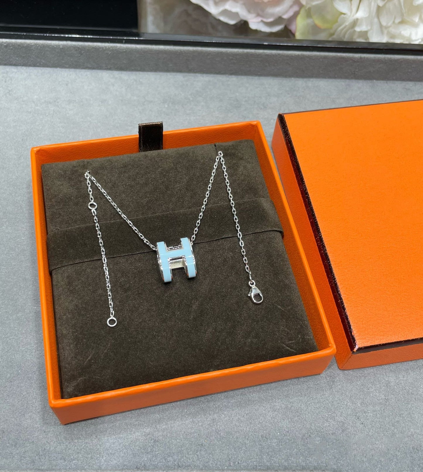 [Joyas Regalia] COLLAR POP H AZUL CIELO