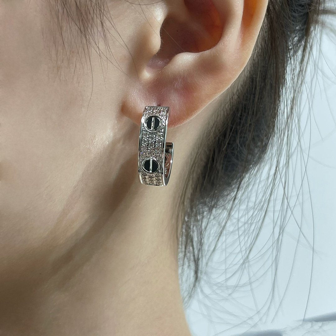 [Regalia jewelry]LOVE CERAMIC DIAMOND PAVED SILVER EARRINGS