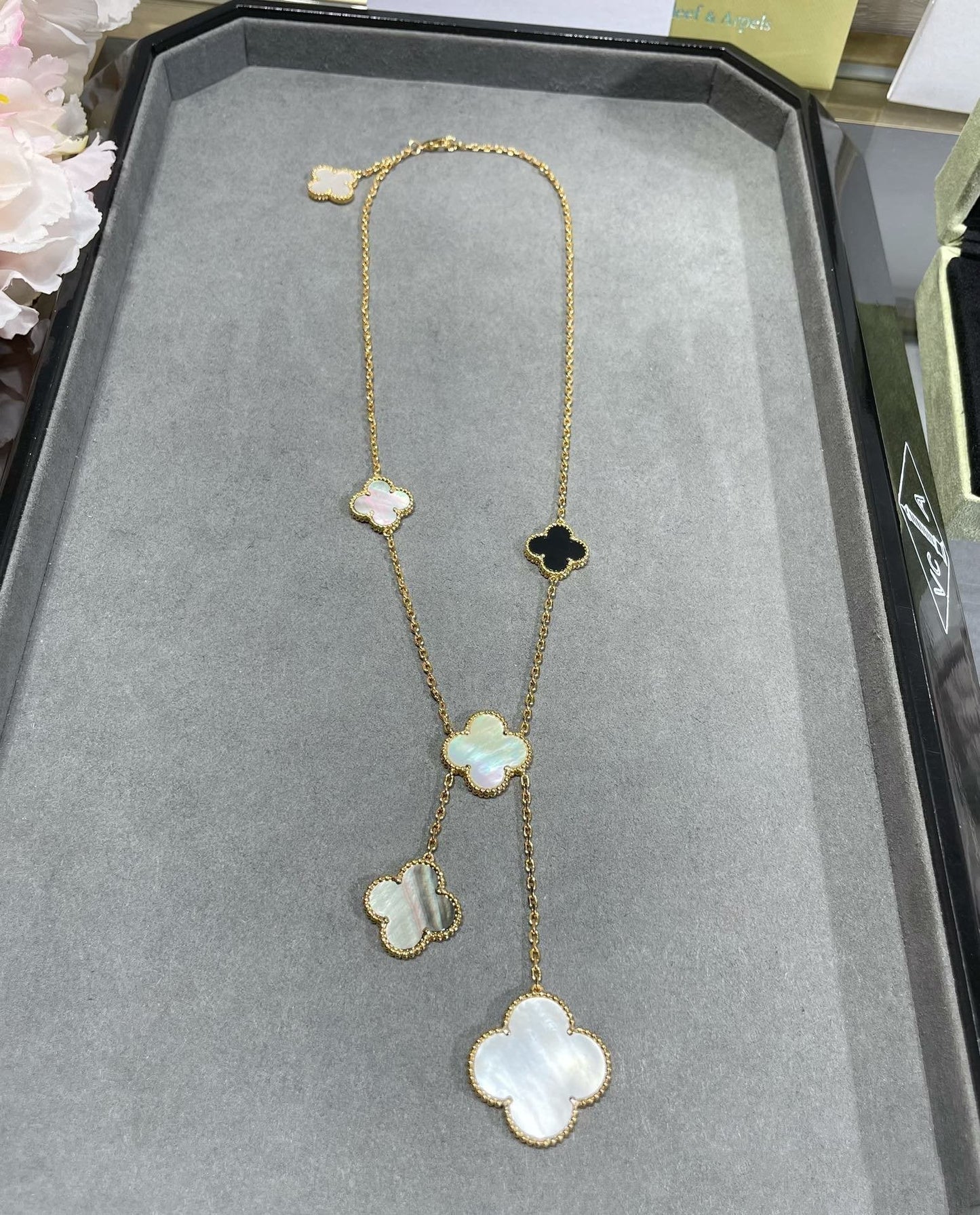 [Regalia jewelry]CLOVER 6 MOTIF MOP ONYX GOLD NECKLACE