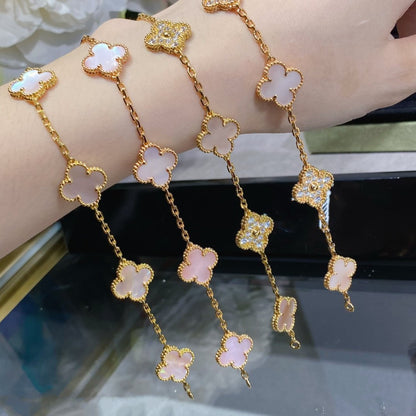 [Joyas Regalia] PULSERA DE ORO ROSA CON 5 MOTIVOS DE TRÉBOL Y DIAMANTES ROSA