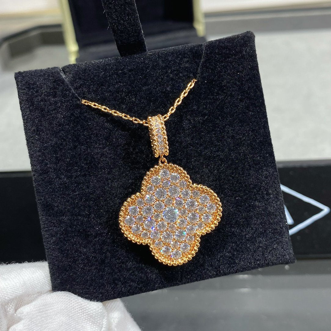 [Joyas Regalia] COLLAR LARGO CON PEDANTE GRANDE DE TRÉBOL DE 25 MM Y DIAMANTES PAVÉ