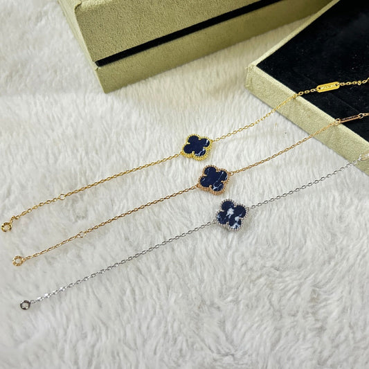 [Joyas Regalia] PULSERA DE PIETERSITA CON MOTIVO DE TRÉBOL 1
