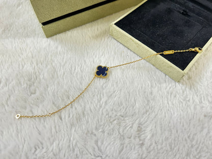 [Joyas Regalia] PULSERA DE PIETERSITA CON MOTIVO DE TRÉBOL 1