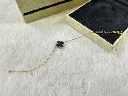 [Joyas Regalia] PULSERA DE PIETERSITA CON MOTIVO DE TRÉBOL 1