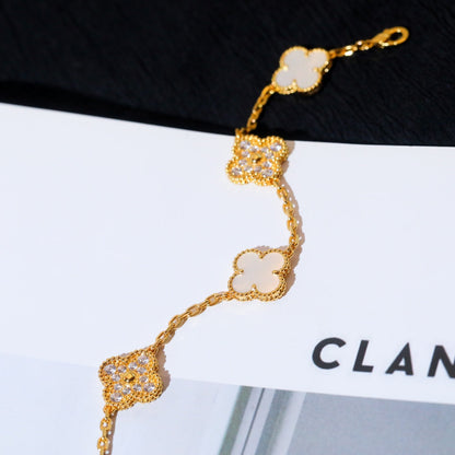 [Joyas Regalia] PULSERA DE TRÉBOL CON 5 MOTIVOS, DIAMANTE Y AZULEJO BLANCO 