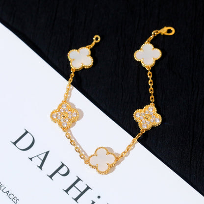 [Joyas Regalia] PULSERA DE TRÉBOL CON 5 MOTIVOS, DIAMANTE Y AZULEJO BLANCO 