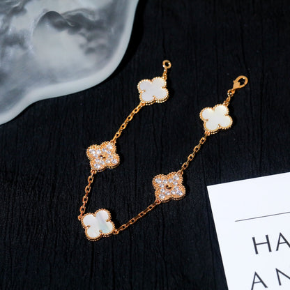 [Joyas Regalia] PULSERA DE TRÉBOL CON 5 MOTIVOS, DIAMANTE Y AZULEJO BLANCO 