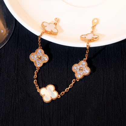 [Joyas Regalia] PULSERA DE TRÉBOL CON 5 MOTIVOS, DIAMANTE Y AZULEJO BLANCO 