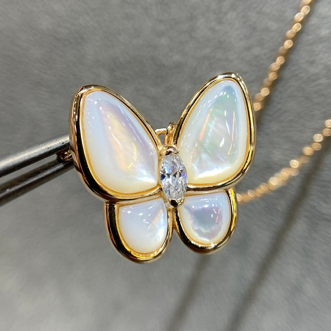[Regalia jewelry]BUTTERFLY MOP DIAMOND NECKLACE