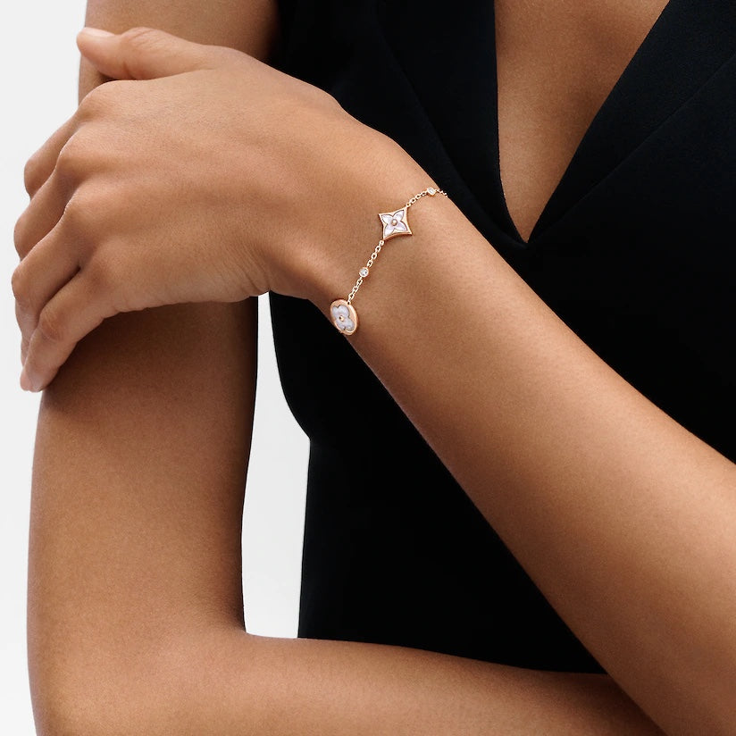 [Joyas Regalia] PULSERA DE ORO ROSA CON 4 MOTIVOS DE ESTRELLA Y SOL EN BLANCO 