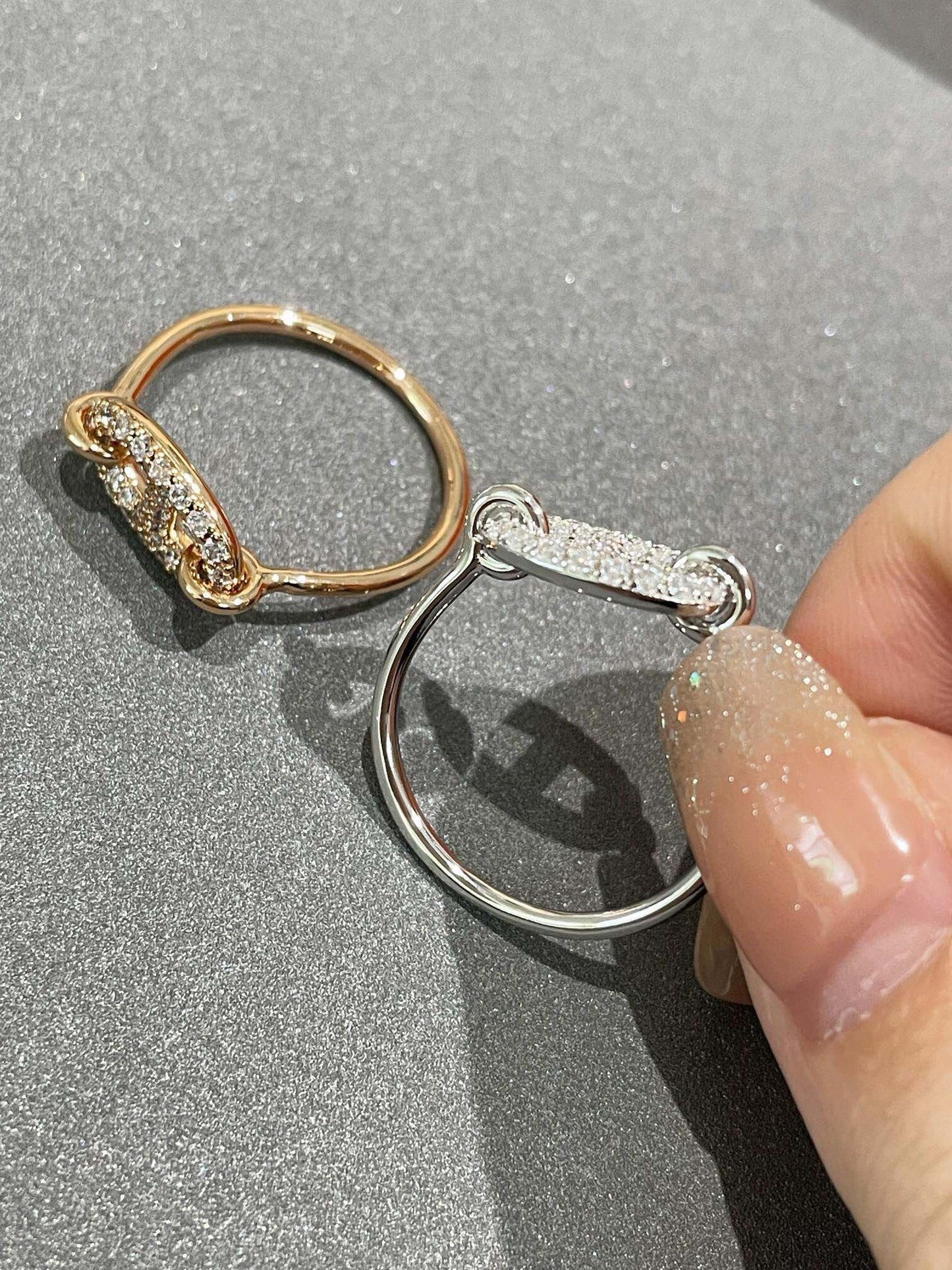 [Joyas Regalia] ANILLO DE DIAMANTES PEQUEÑOS DE RONDA