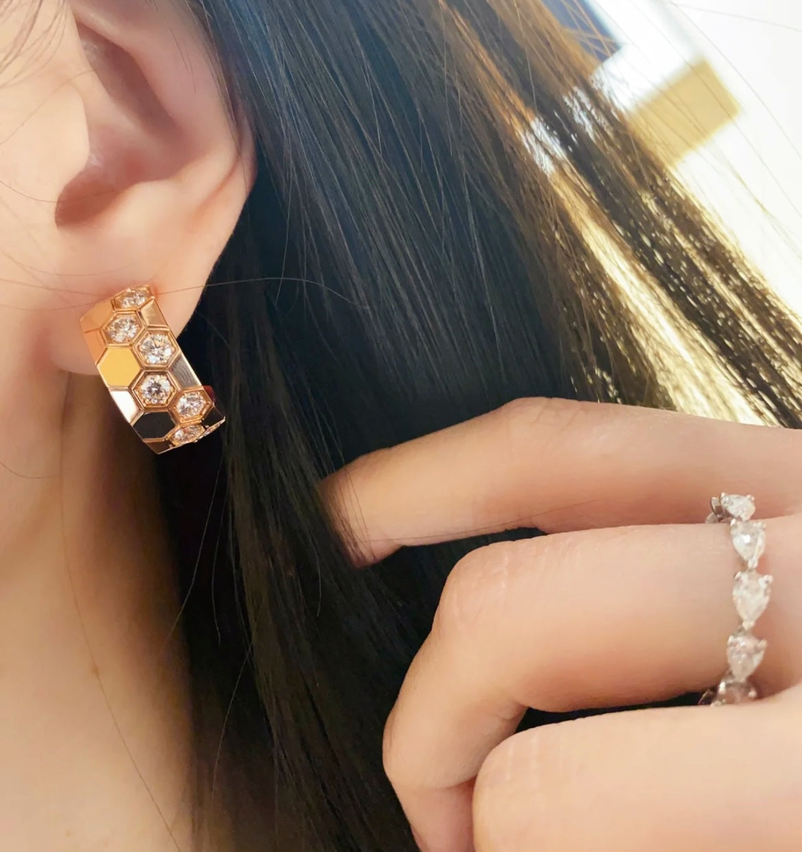 [Joyas Regalia] PENDIENTES DE ARO CON DIAMANTES BEE LOVE 
