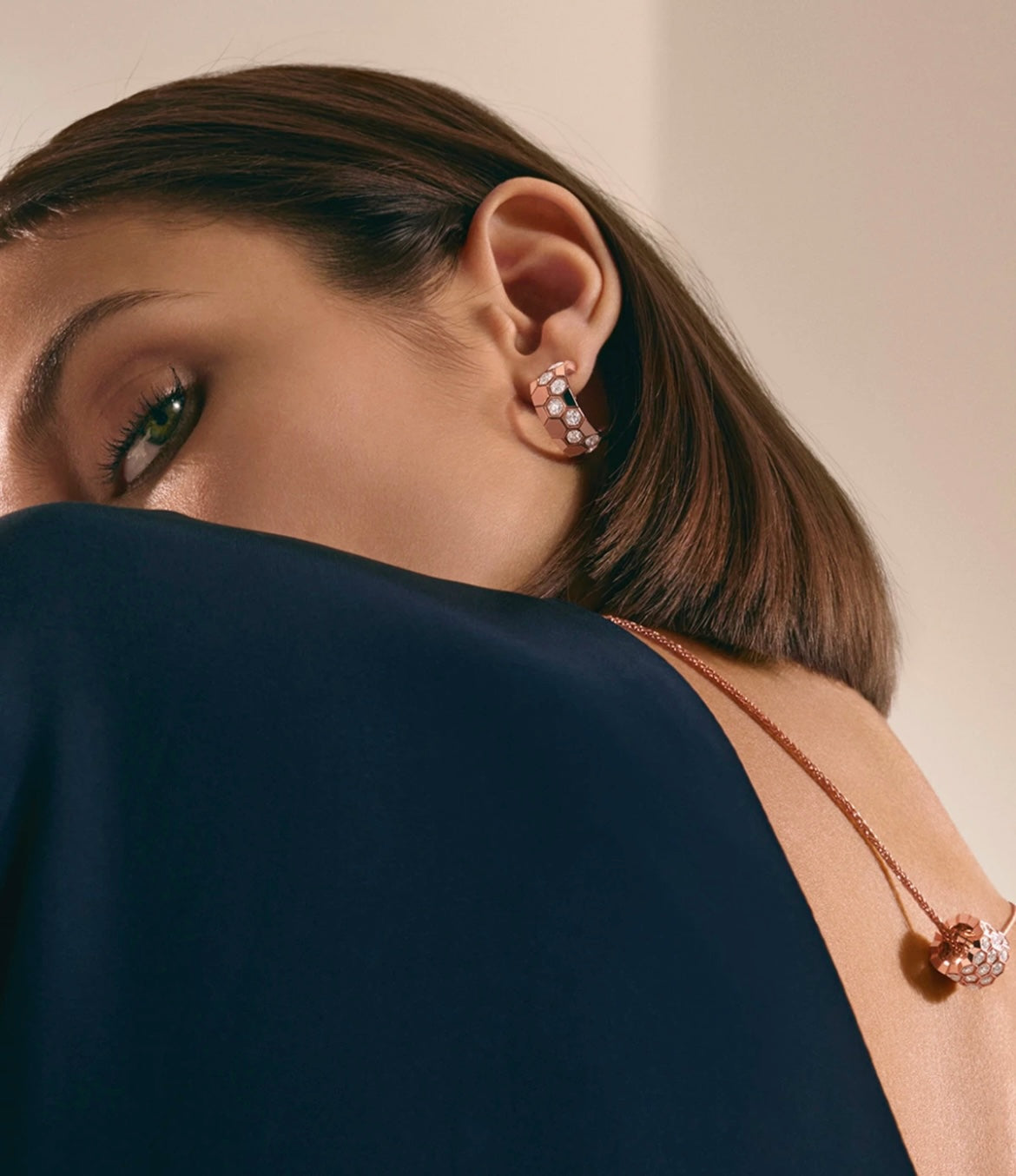[Joyas Regalia] PENDIENTES DE ARO CON DIAMANTES BEE LOVE 