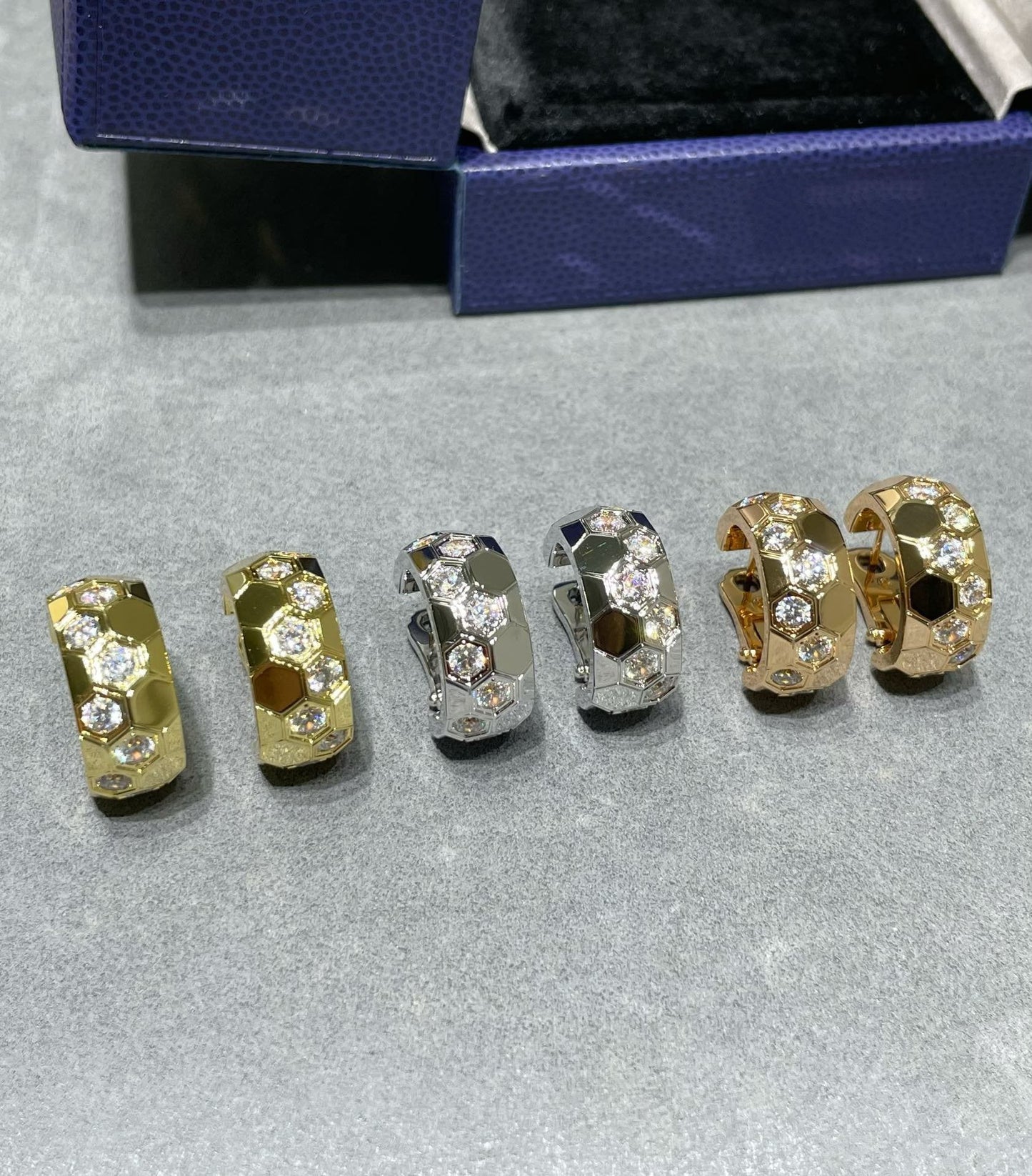 [Joyas Regalia] PENDIENTES DE ARO CON DIAMANTES BEE LOVE 