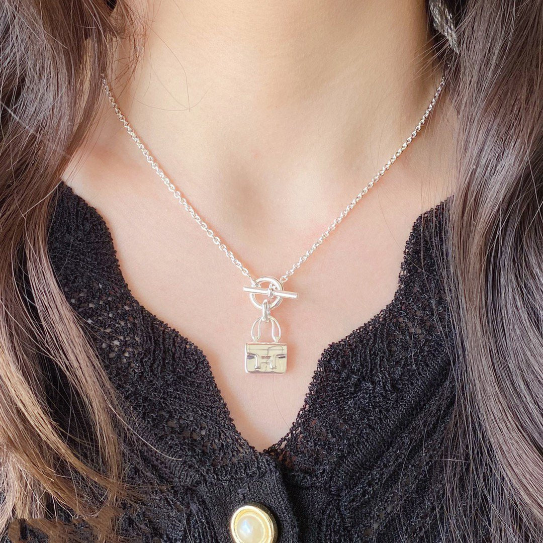 [Joyas Regalia] COLLAR DE PLATA CON PEDANTE CONSTANCE
