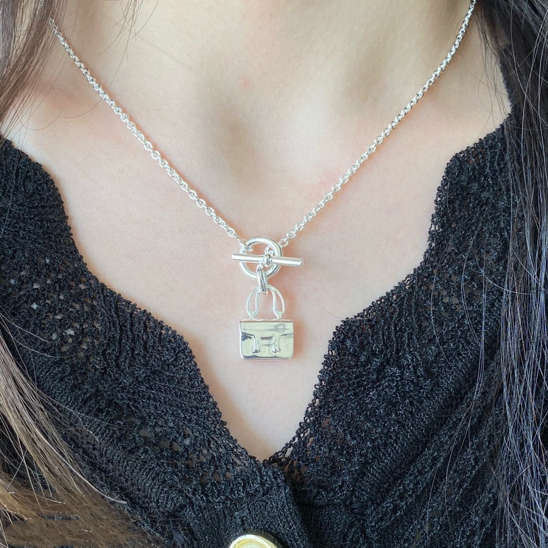[Joyas Regalia] COLLAR DE PLATA CON PEDANTE CONSTANCE