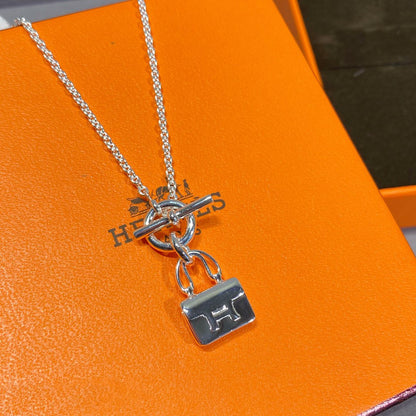[Joyas Regalia] COLLAR DE PLATA CON PEDANTE CONSTANCE