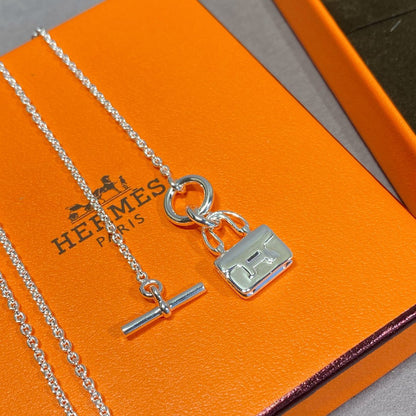 [Joyas Regalia] COLLAR DE PLATA CON PEDANTE CONSTANCE