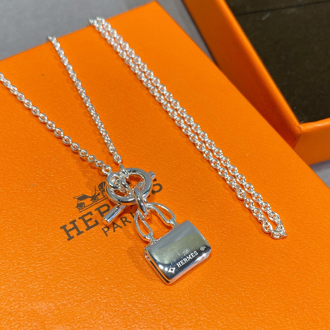 [Joyas Regalia] COLLAR DE PLATA CON PEDANTE CONSTANCE