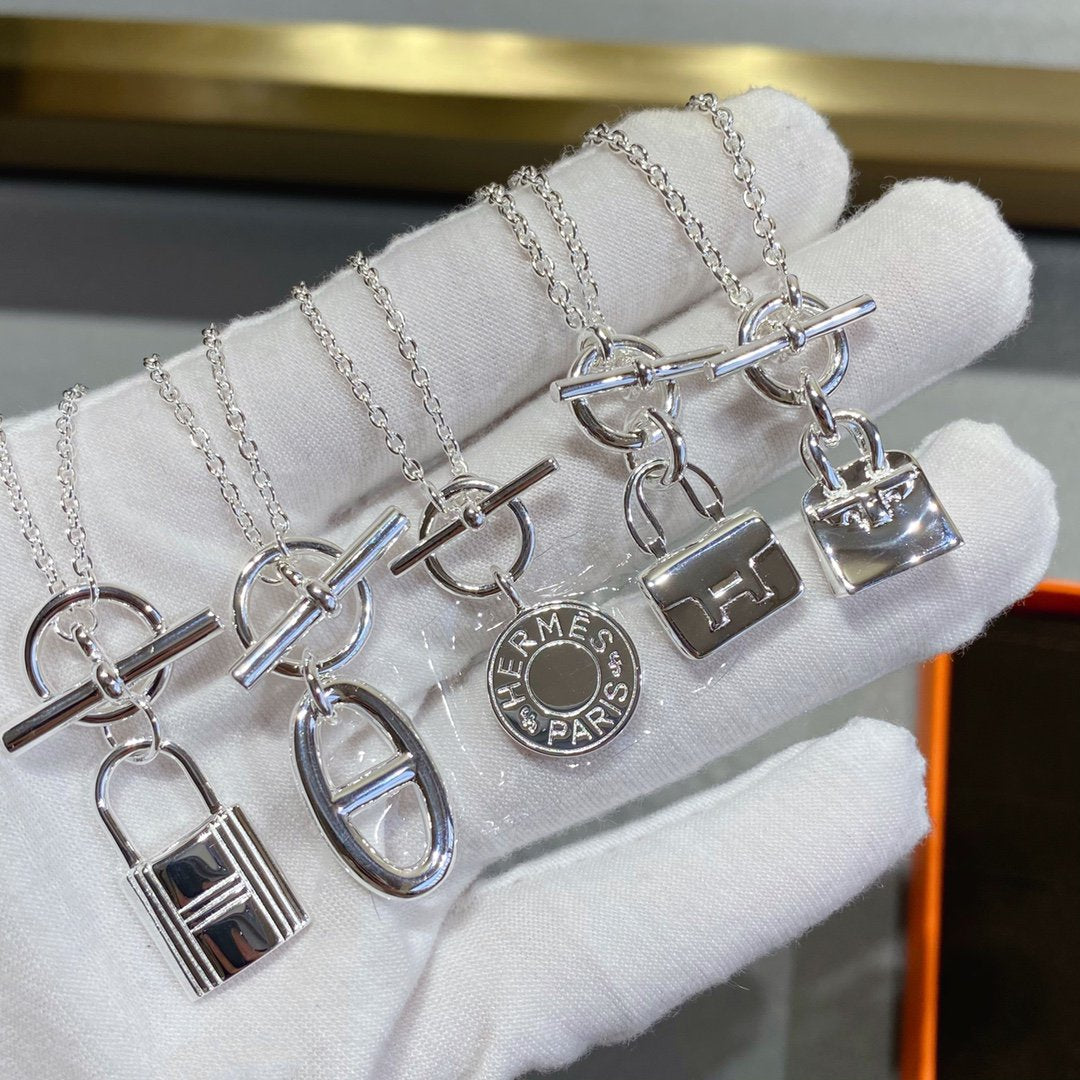 [Joyas Regalia] COLLAR DE PLATA CON PEDANTE CONSTANCE