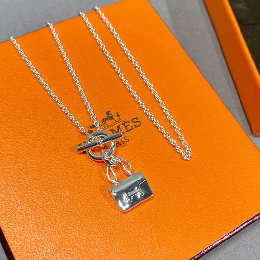 [Joyas Regalia] COLLAR DE PLATA CON PEDANTE CONSTANCE