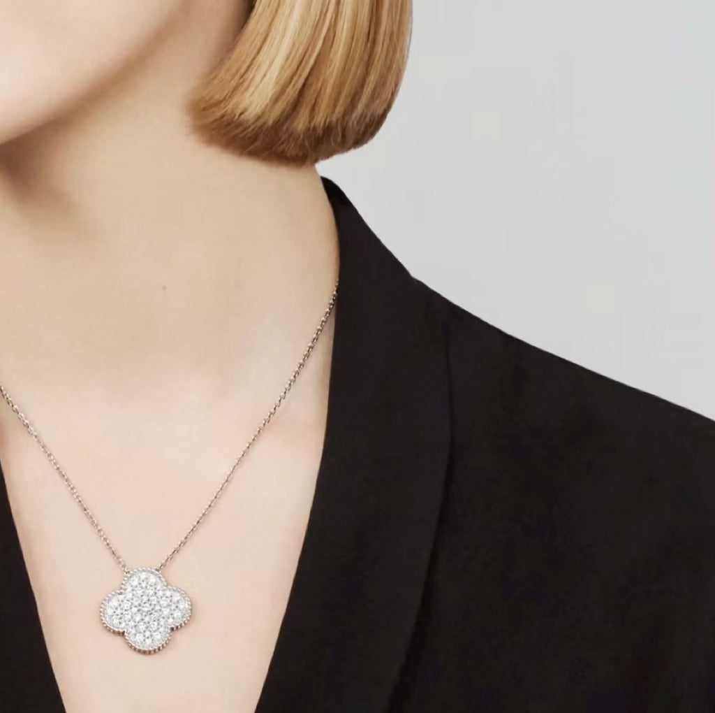 [Regalia jewelry]CLOVER 25MM LARGE PENDANT DIAMOND PAVED SILVER NECKLACE