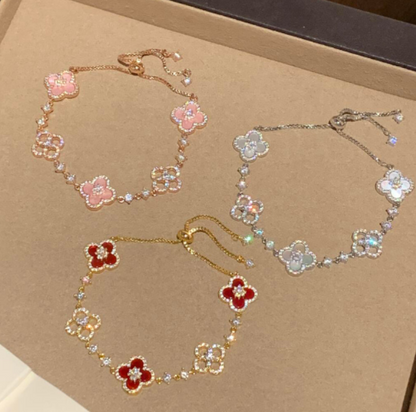 [Joyas Regalia] PULSERA CON 5 MOTIVOS DE TRÉBOL ROSA AZUL ROJO BLANCO
