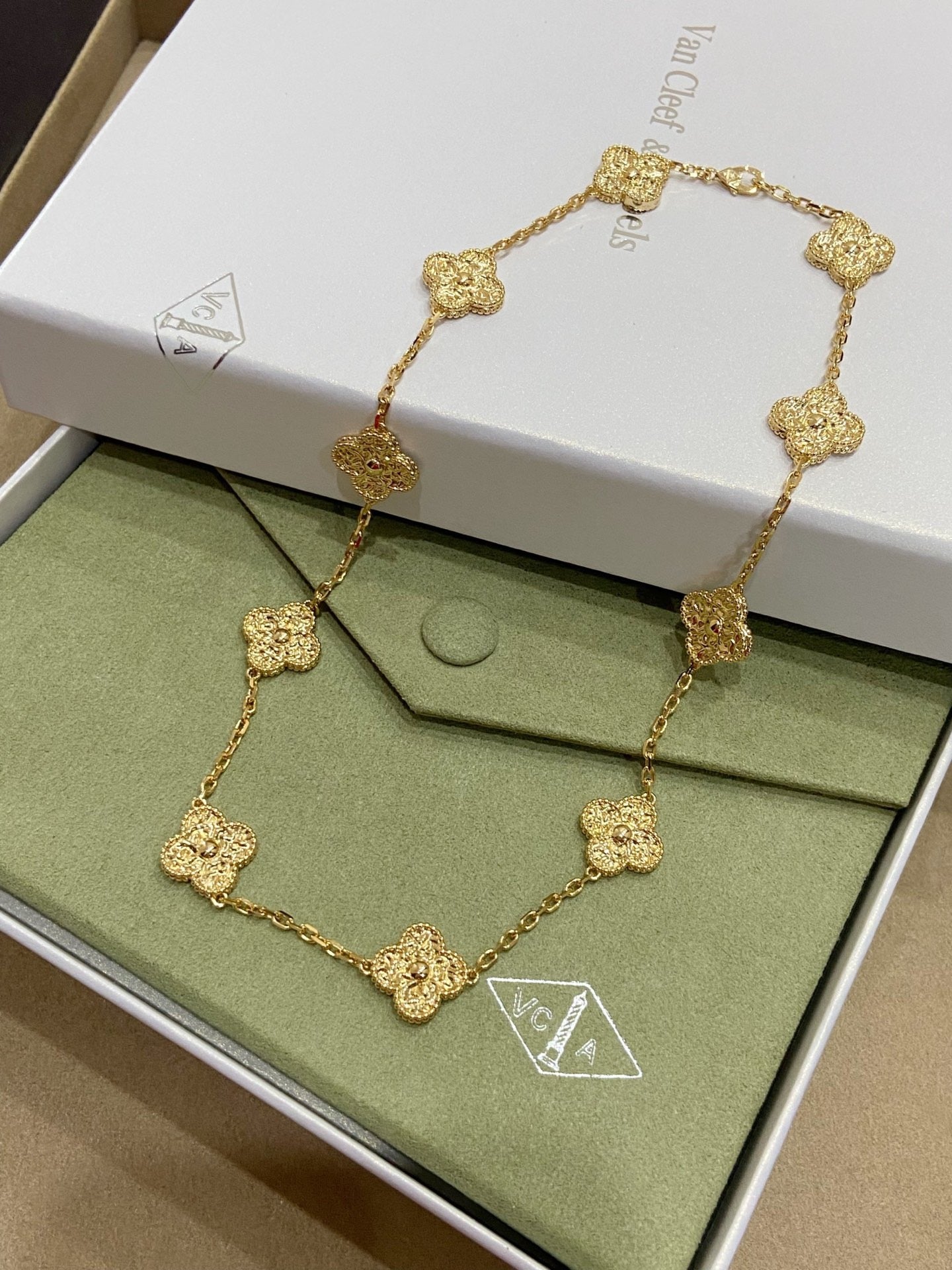 [Bijoux Regalia]CLOVERS LE COLLIER ONYX À 10 MOTIFS