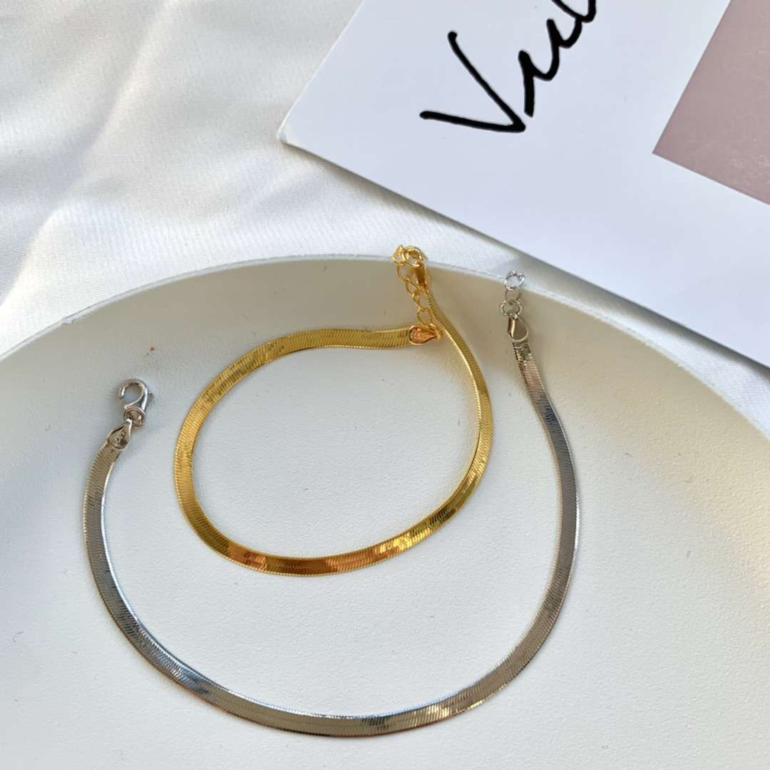 [Bijoux Regalia] Collier à chaîne plate en os de serpent