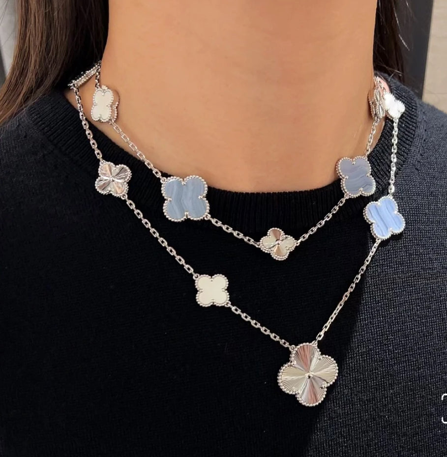 [Bijoux Regalia] COLLIER EN OR ET NACRE BLANCHE À 16 MOTIFS