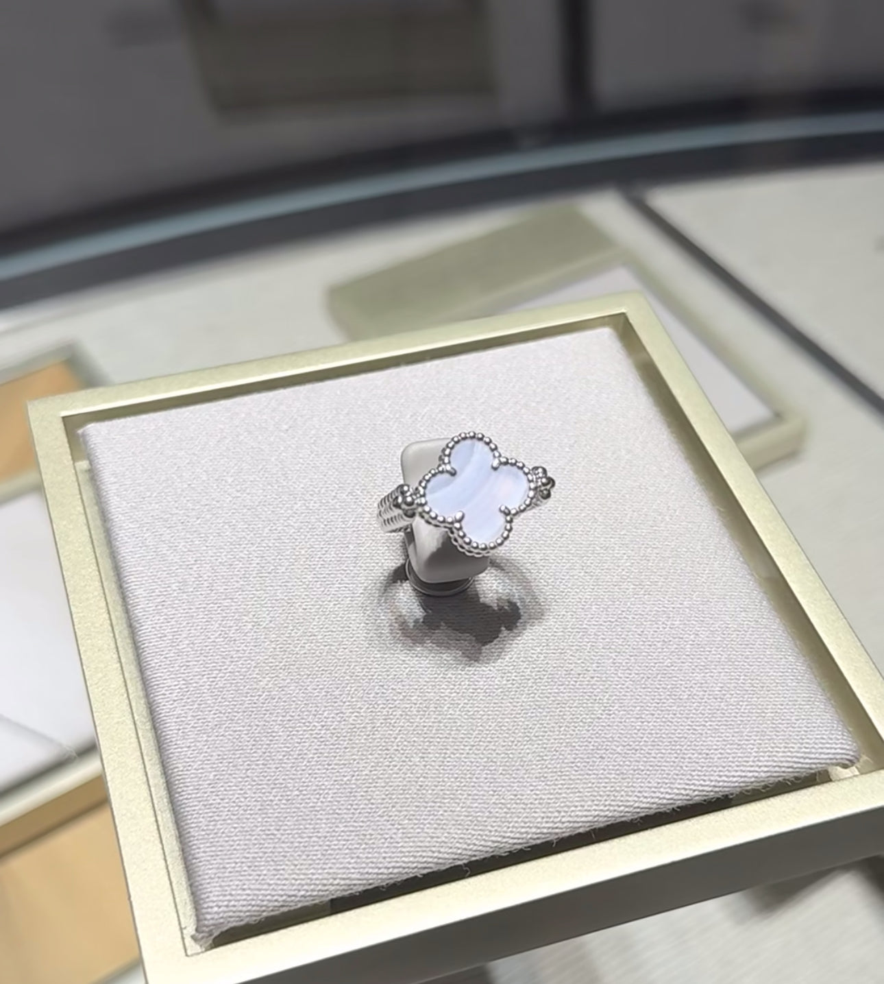 [Regalia jewelry]CLOVER RIVERSIBLE PURPLE CHALCEDONY RING