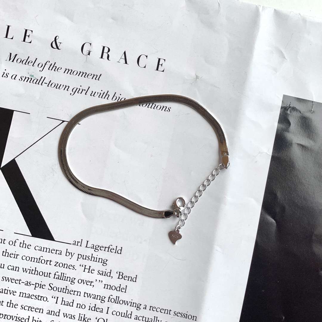 [Bijoux Regalia] Collier à chaîne plate en os de serpent