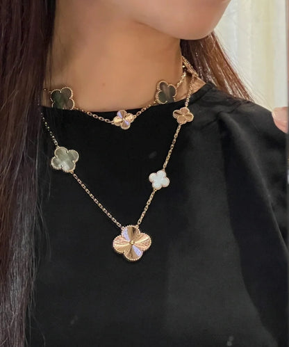 [Joyas Regalia] COLLAR DE ORO BLANCO CON 16 MOTIVOS DE TRÉBOL