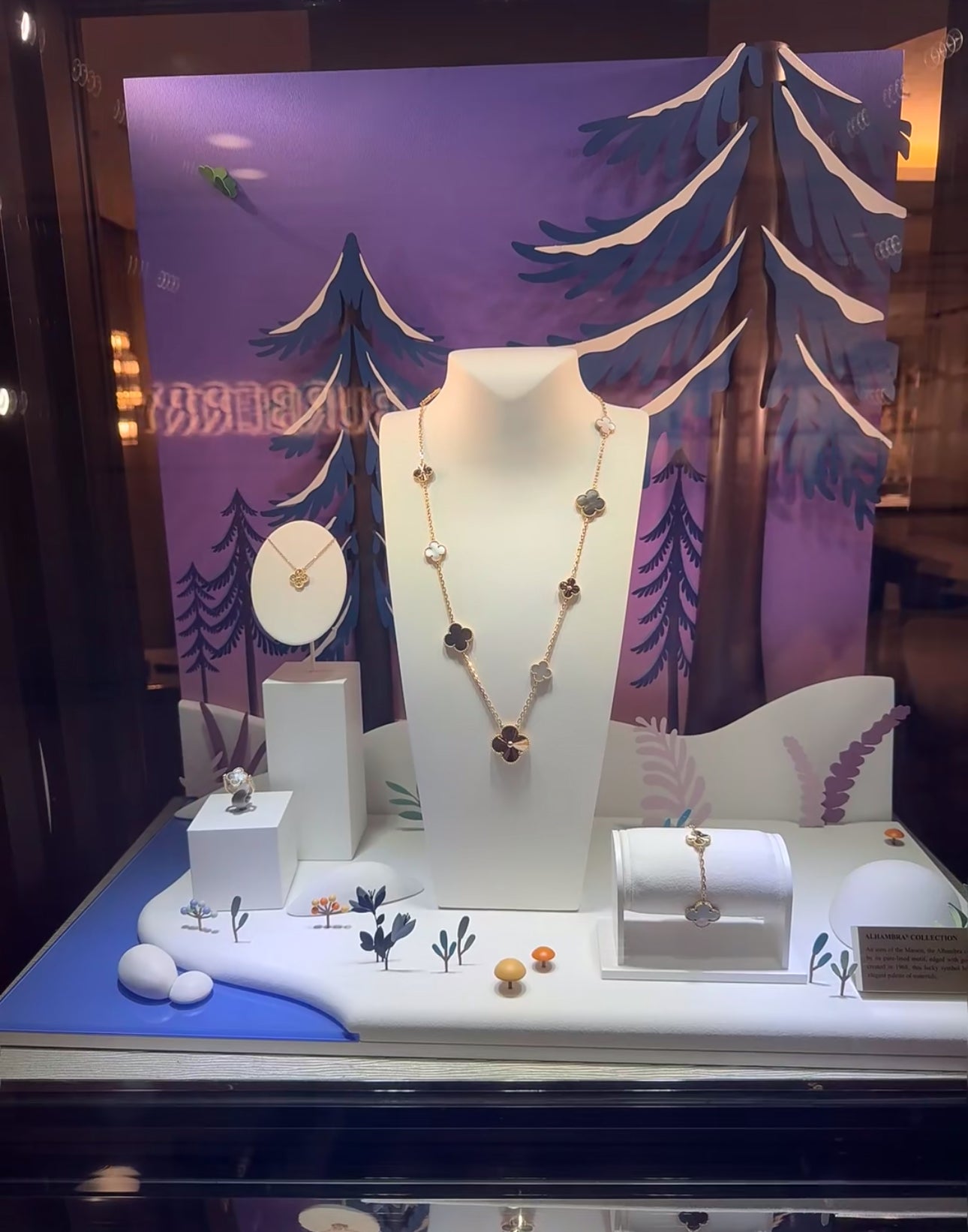 [Joyas Regalia] COLLAR DE ORO BLANCO CON 16 MOTIVOS DE TRÉBOL