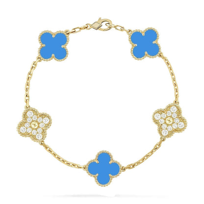 [Joyas Regalia] PULSERA DE ORO CON 5 DIAMANTES Y CALCEDONIA AZUL CON MOTIVO DE TRÉBOL 