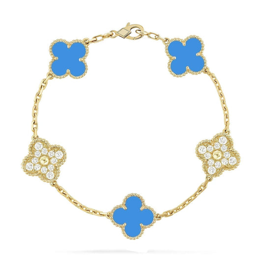 [Joyas Regalia] PULSERA DE ORO CON 5 DIAMANTES Y CALCEDONIA AZUL CON MOTIVO DE TRÉBOL 