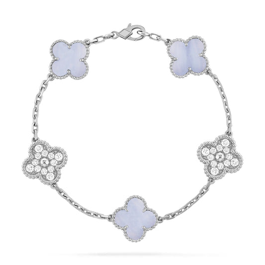 [Joyas Regalia] PULSERA DE PLATA CON 5 MOTIVOS DE TRÉBOL, DIAMANTES Y CALCEDONIA PÚRPURA 