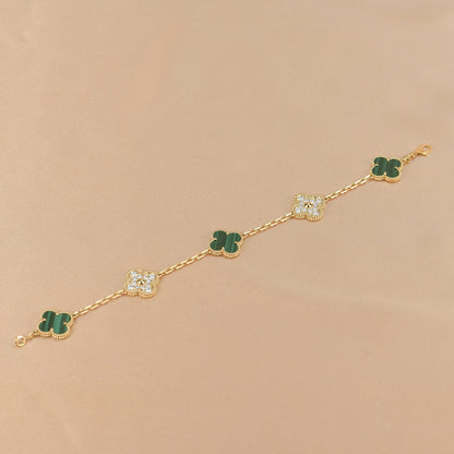 [Joyas Regalia] PULSERA DE MALAQUITA Y DIAMANTES CON 5 MOTIVOS DE TRÉBOL