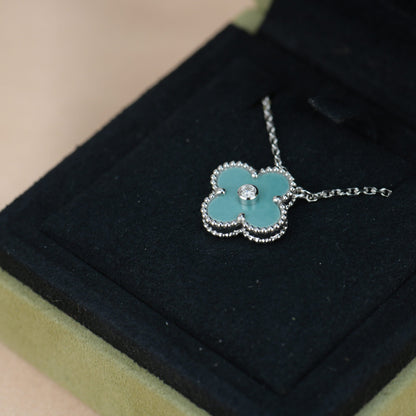 [Joyas Regalia] COLLAR DE PORCELANA SVRES DE DIAMANTES DE 15 MM DE TRÉBOL DE PLATA