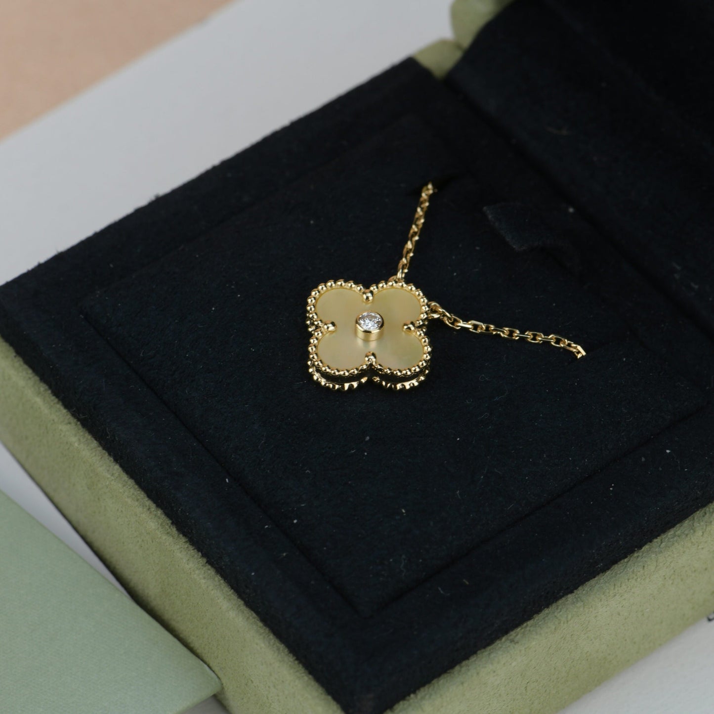 [Regalia jewelry]CLOVER 15MM DIAMOND GOLD MOTHER OF PEARL NECKLACE