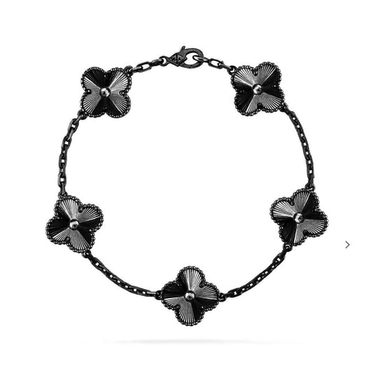 [Joyas Regalia] PULSERA NEGRA CON 5 MOTIVOS DE TRÉBOL 