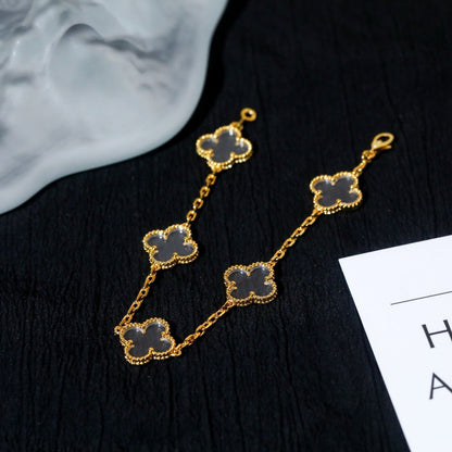 [Joyas Regalia] PULSERA DE ORO ROSA CON CRISTAL DE ROCA Y 5 MOTIVOS DE TRÉBOL