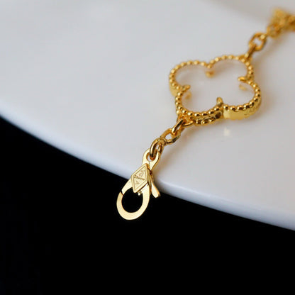 [Joyas Regalia] PULSERA DE ORO ROSA CON CRISTAL DE ROCA Y 5 MOTIVOS DE TRÉBOL