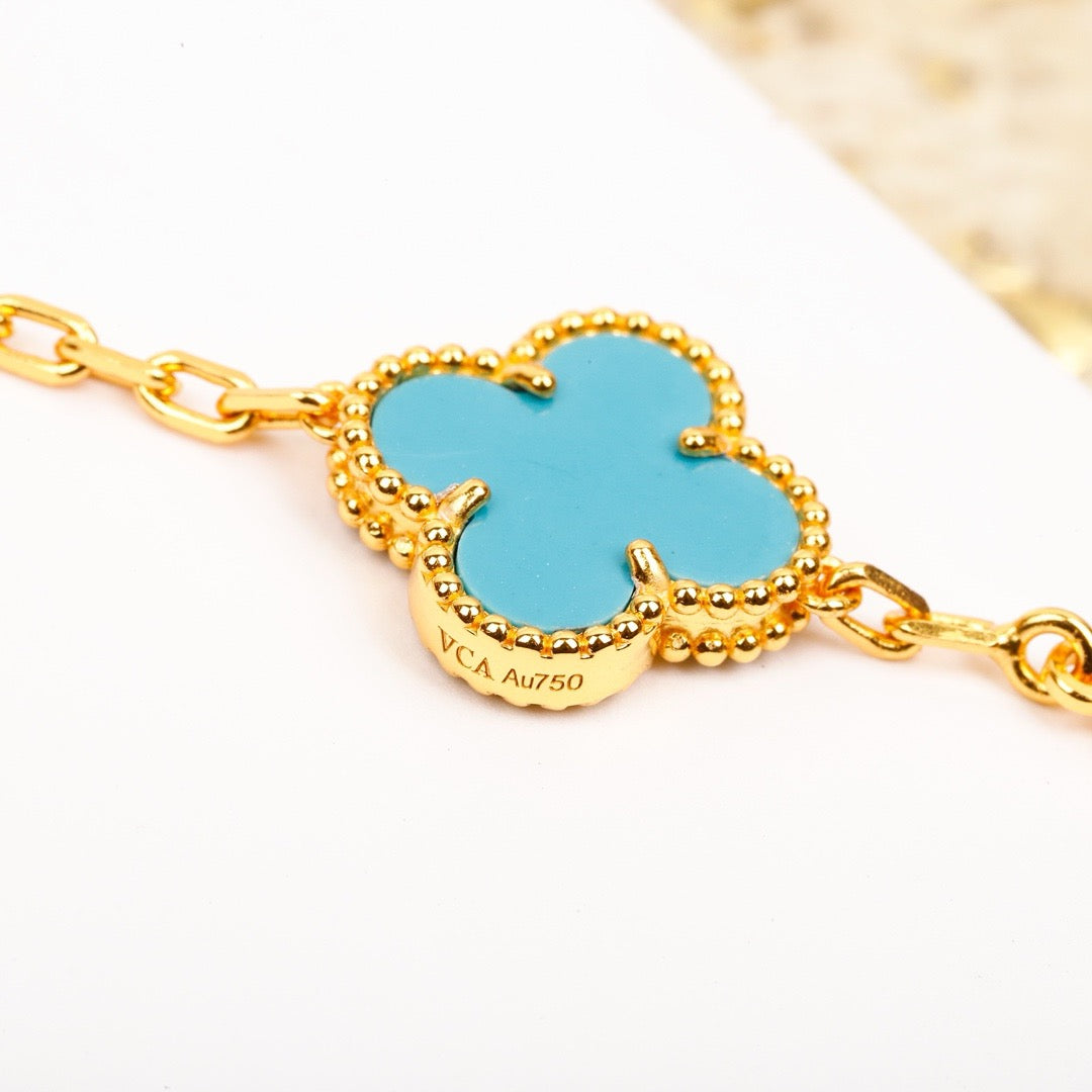 [Joyas Regalia] PULSERA DE ORO CON 5 MOTIVOS DE TRÉBOL, TURQUESA Y DIAMANTE