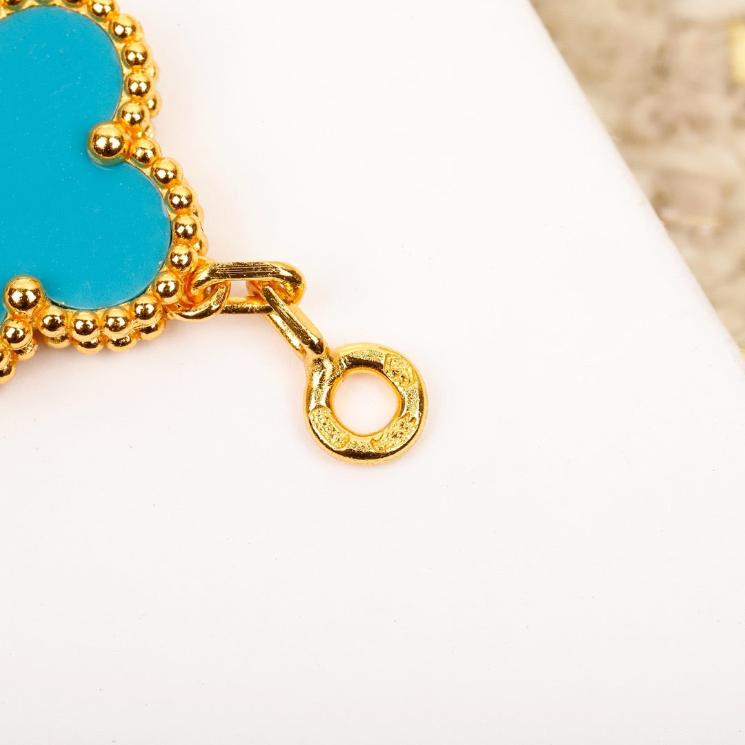 [Joyas Regalia] PULSERA DE ORO CON 5 MOTIVOS DE TRÉBOL, TURQUESA Y DIAMANTE
