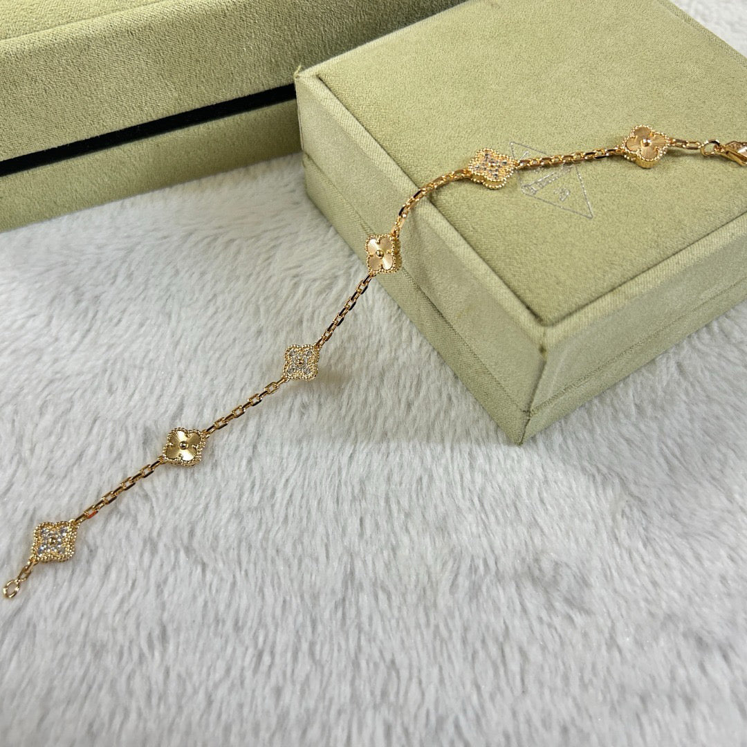 [Regalia jewelry]CLOVER 6 MOTIF DIAMOND LASER BRACELET